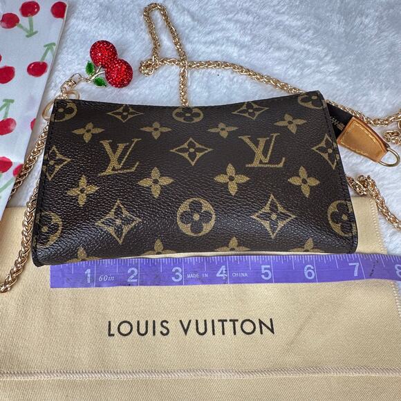 Louis Vuitton bucket bag Pouch PM or crossbody bag with chain & bag charm. - Picture 14 of 16
